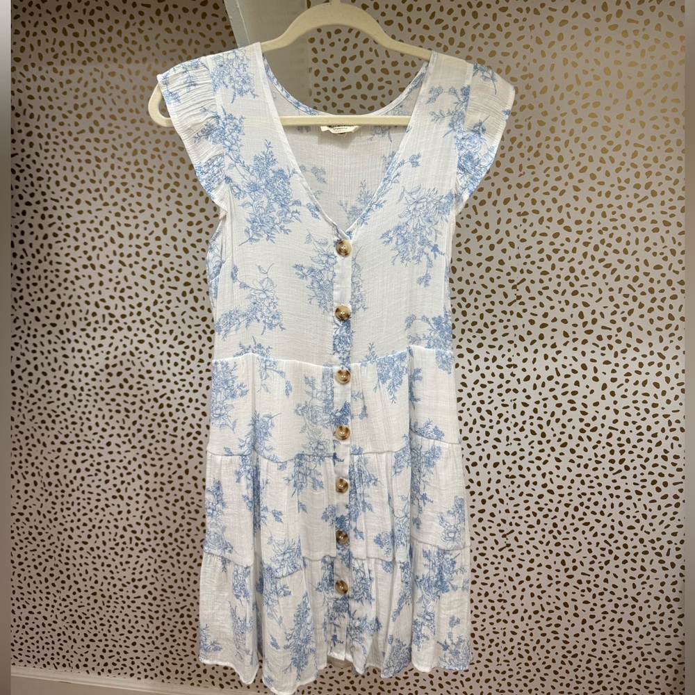Sweet Wanderer Blue and White Floral Dress